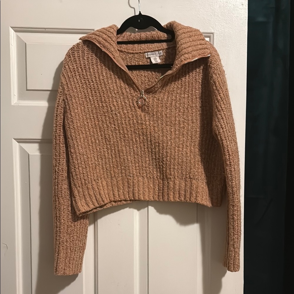 Cropped cozy pullover